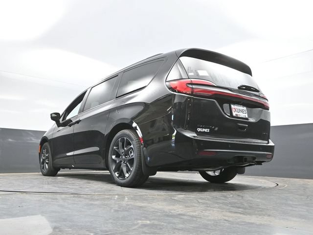 New 2027 Chrysler Pacifica Limited FWD image 55