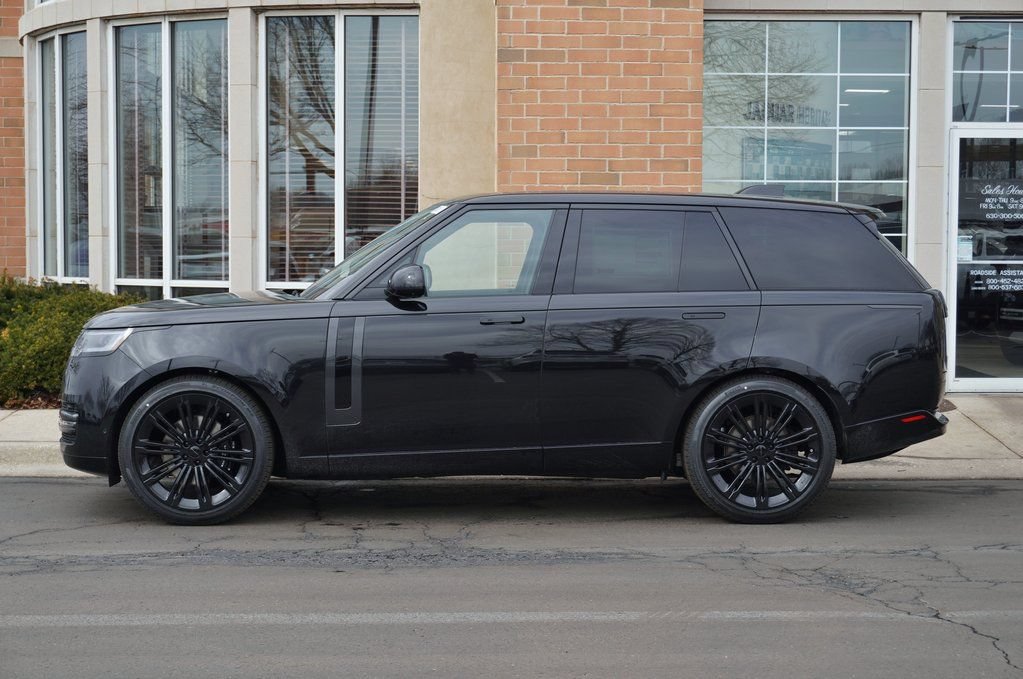 Used 2026 Land Rover Range Rover SE AWD/4WD image 2