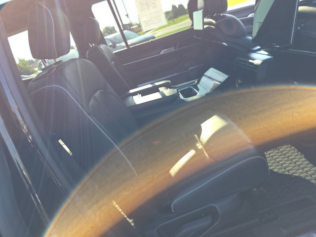 Used 2025 Jeep Grand Wagoneer Series II Obsidian w/ Quick Order Packagew 28T AWD/4WD image 36