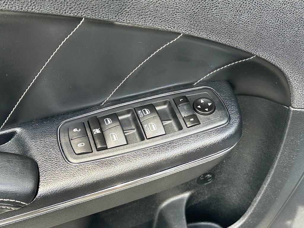 Used 2014 Dodge Charger R/T RWD image 18