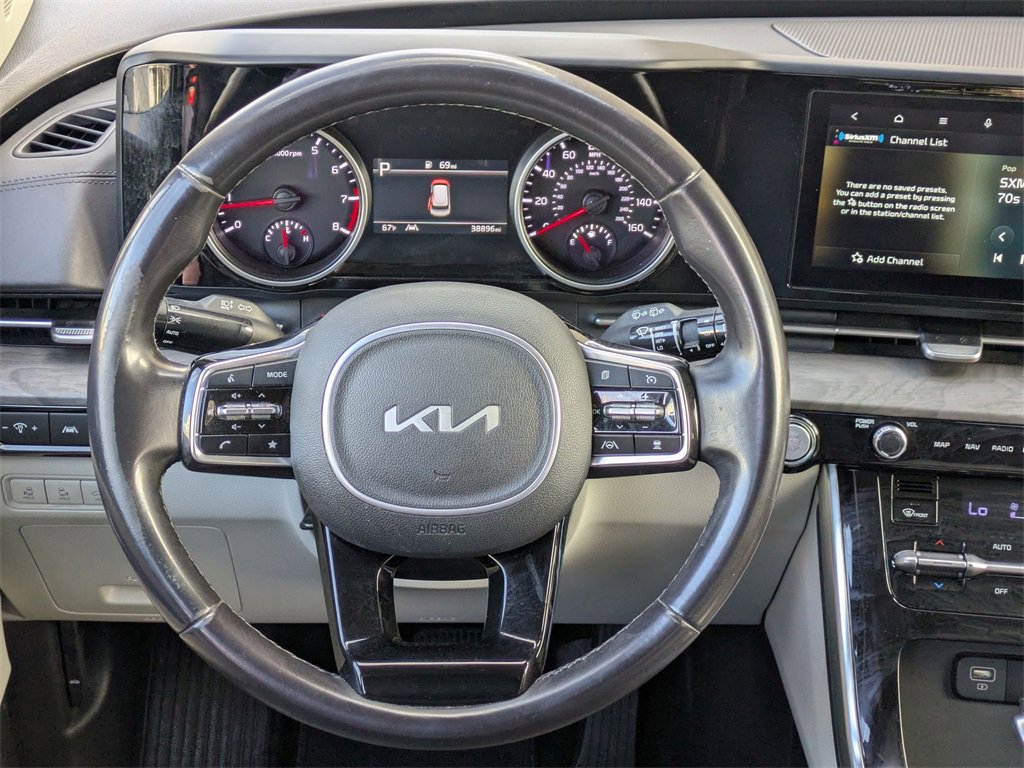 Used 2024 Kia Carnival EX image 17