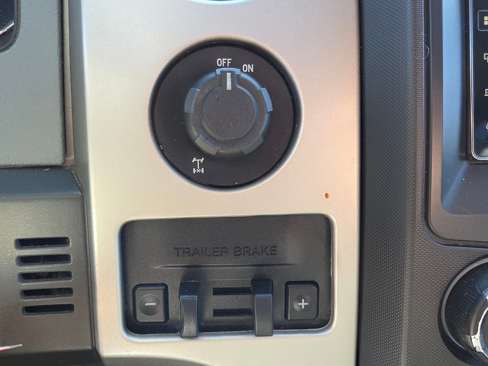 Used 2013 Ford F150 XLT w/ Luxury Equipment Group image 21