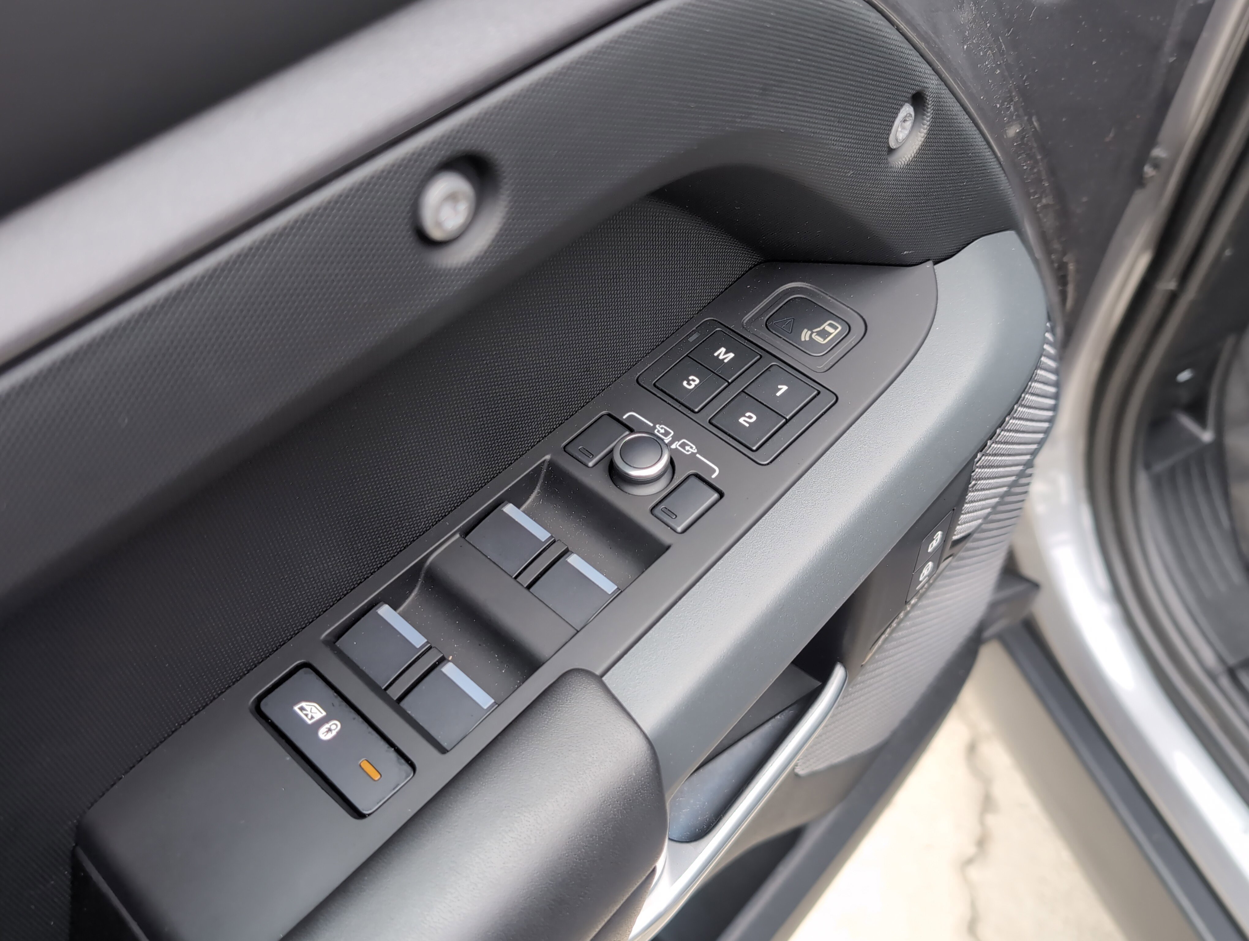 Used 2023 Land Rover Defender 110 X AWD/4WD image 15