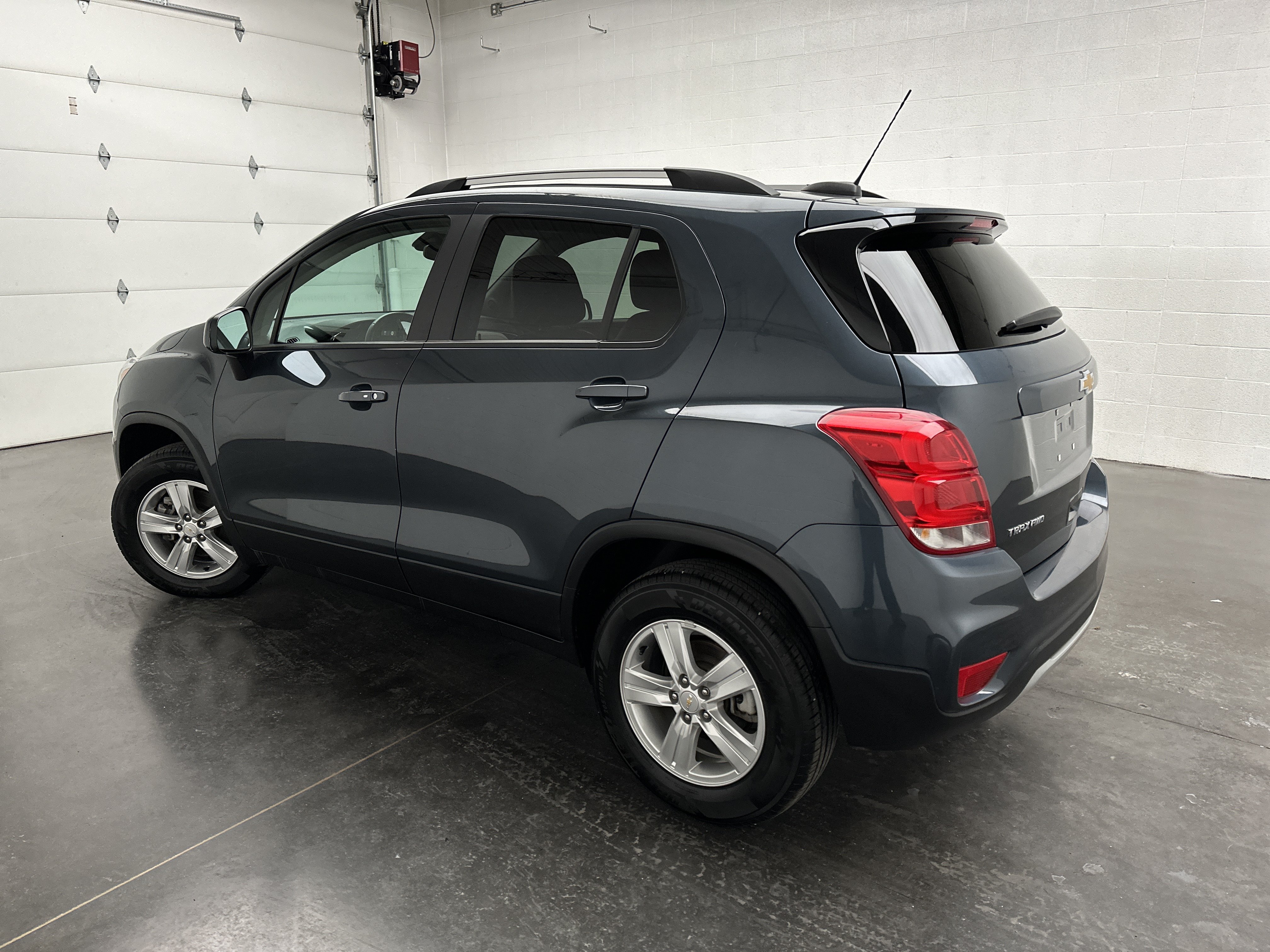 Used 2022 Chevrolet Trax LT w/ LT Convenience Package AWD/4WD image 6