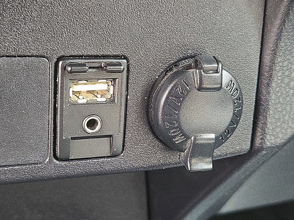 Used 2015 Toyota RAV4 LE AWD/4WD image 25