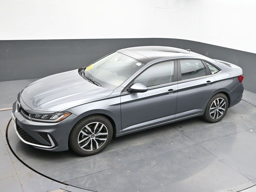 Used 2025 Volkswagen Jetta SE image 30