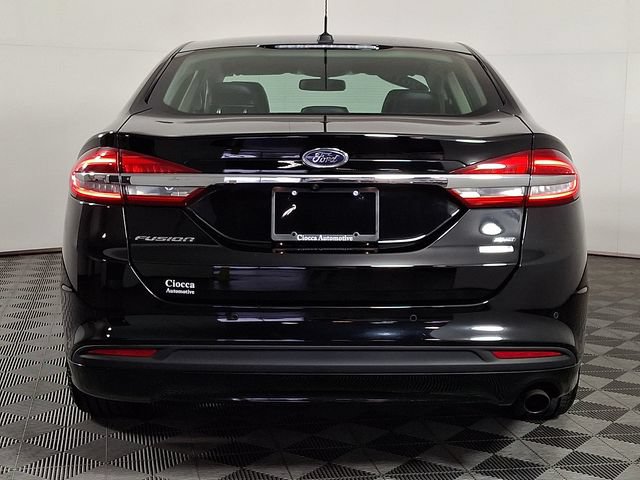 Used 2018 Ford Fusion SE w/ Fusion SE Technology Package FWD image 8