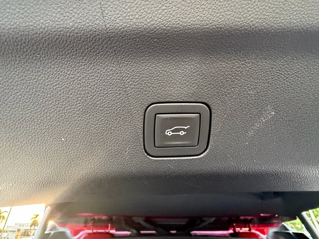 Used 2025 Chevrolet Suburban RST w/ Comfort Package RWD image 16