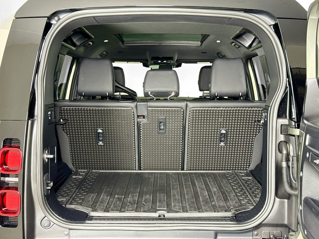 Used 2025 Land Rover Defender 110 X-Dynamic SE image 24