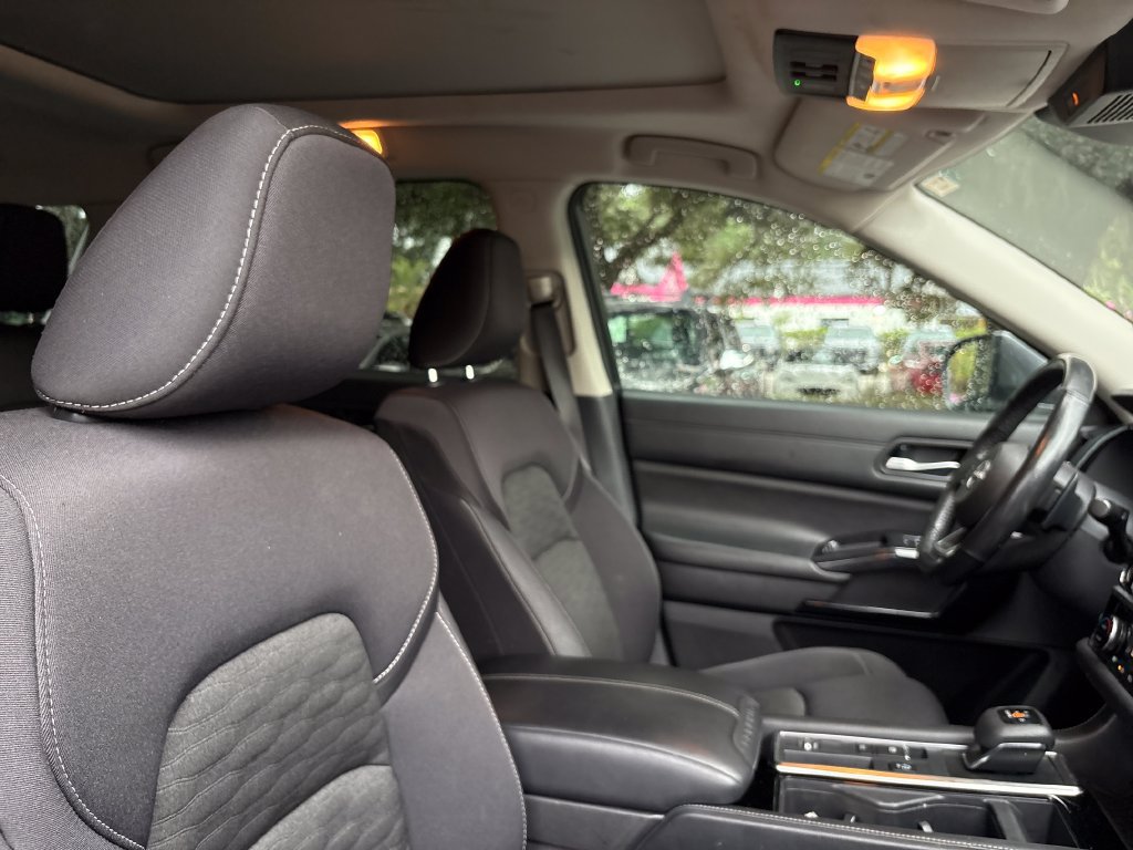 Used 2022 Nissan Pathfinder SV w/ SV Premium Package FWD image 23