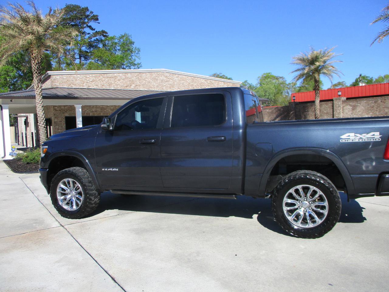 Used 2019 RAM 1500 Laramie w/ Sport Appearance Package AWD/4WD image 20