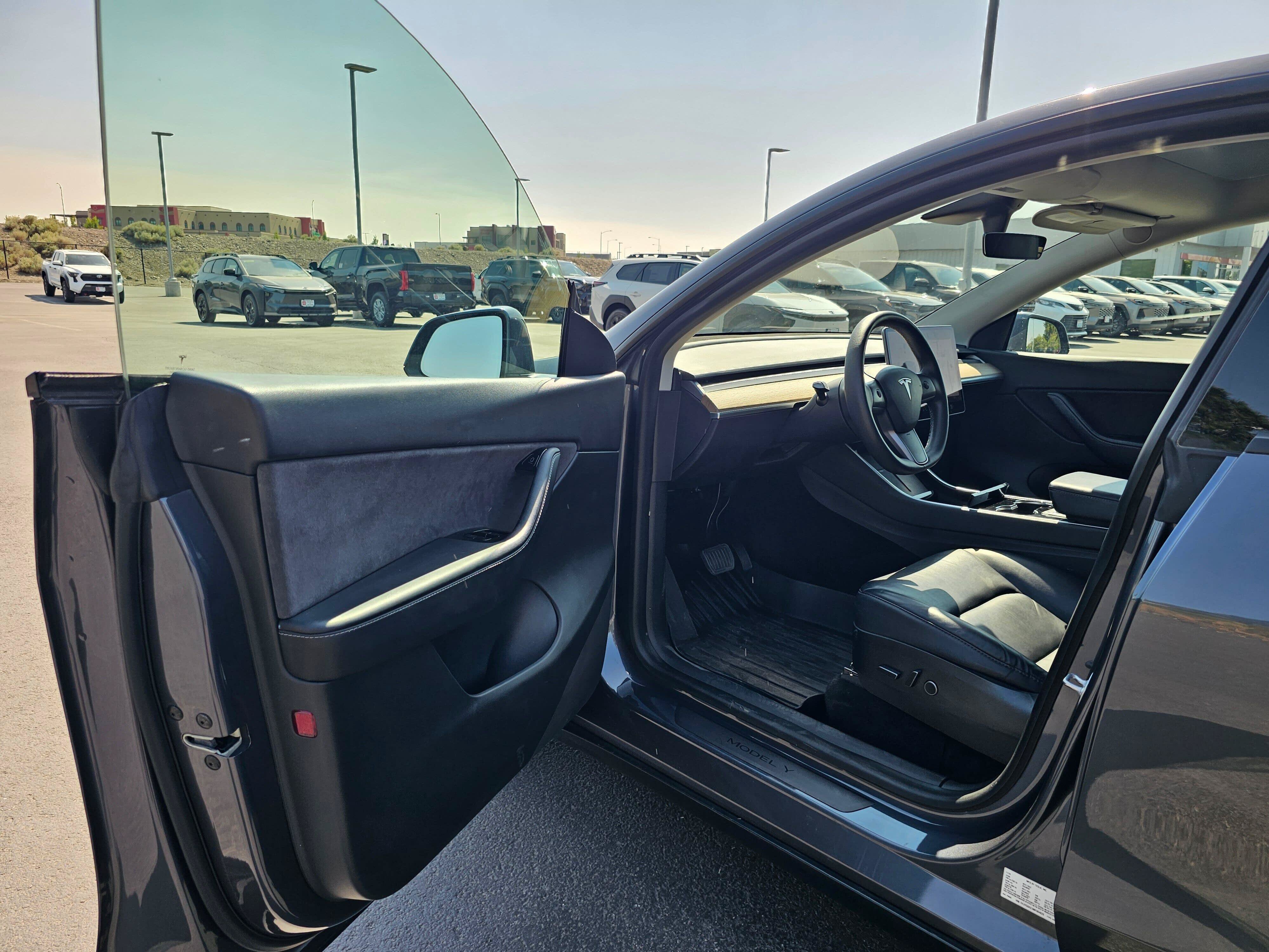 Used 2021 Tesla Model Y Long Range AWD/4WD image 18