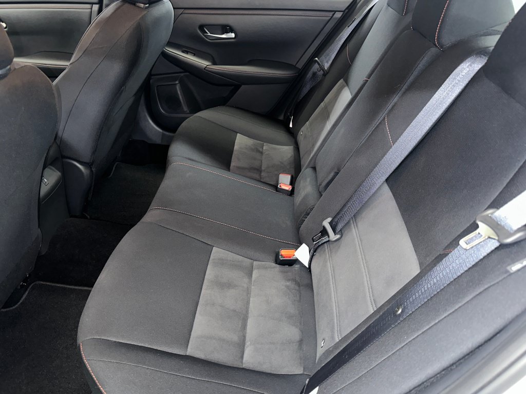 Used 2025 Nissan Sentra SR FWD image 17