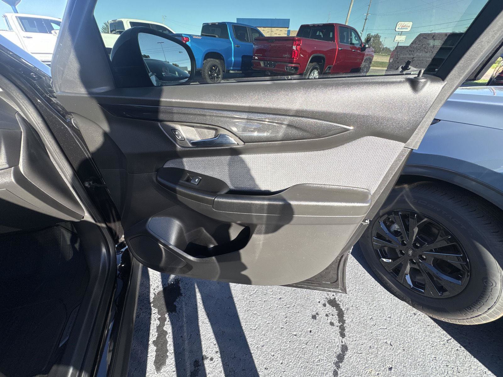 Used 2025 Chevrolet TrailBlazer LT w/ Driver Confidence Package FWD image 16