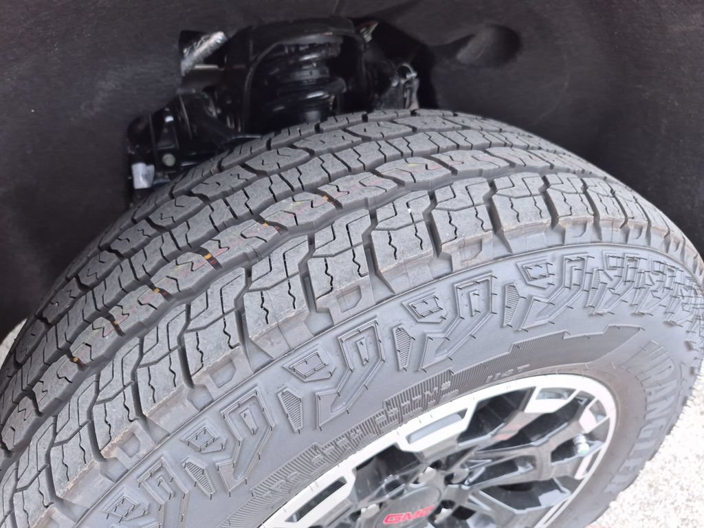 New 2026 GMC Canyon AT4 w/ AT4 Premium Package AWD/4WD image 16