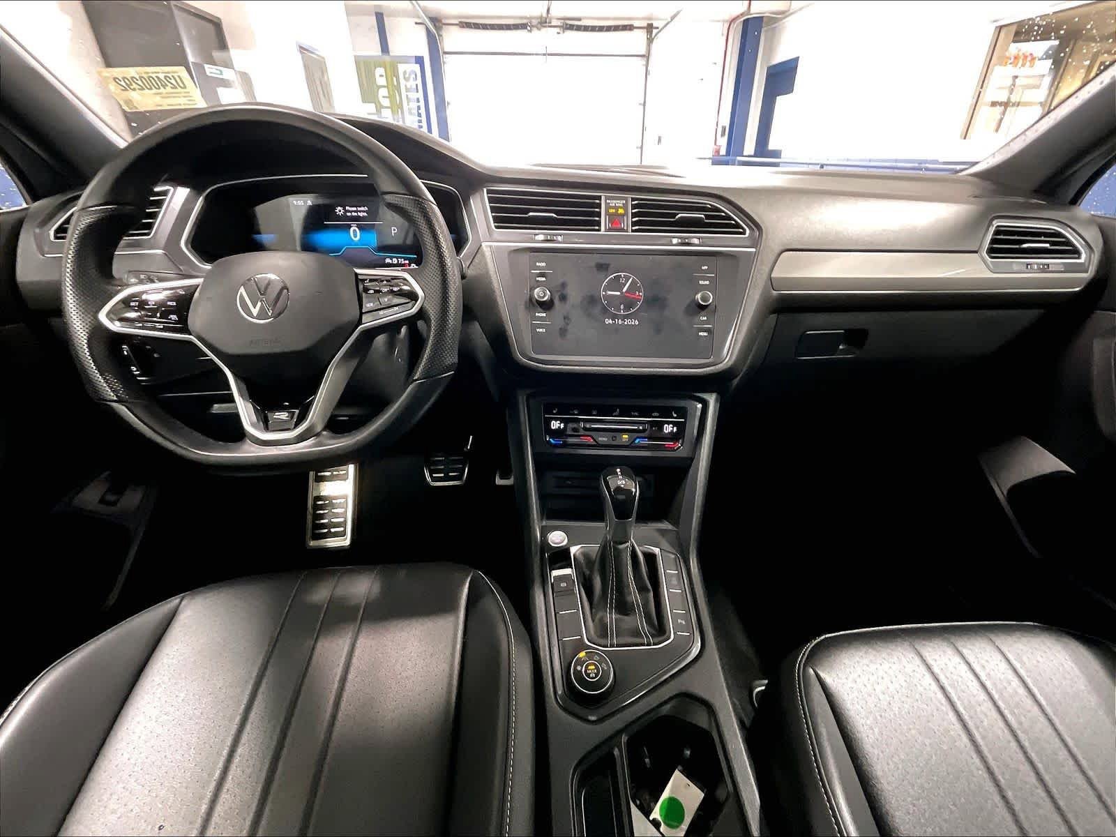 Used 2024 Volkswagen Tiguan SE R-Line AWD/4WD image 21