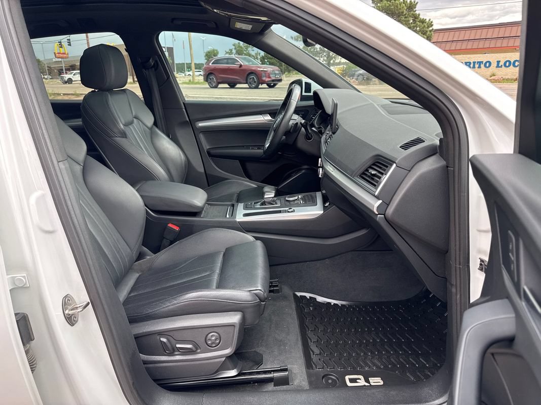Used 2020 Audi Q5 2.0T Premium w/ Titanium Sport Package AWD/4WD image 18