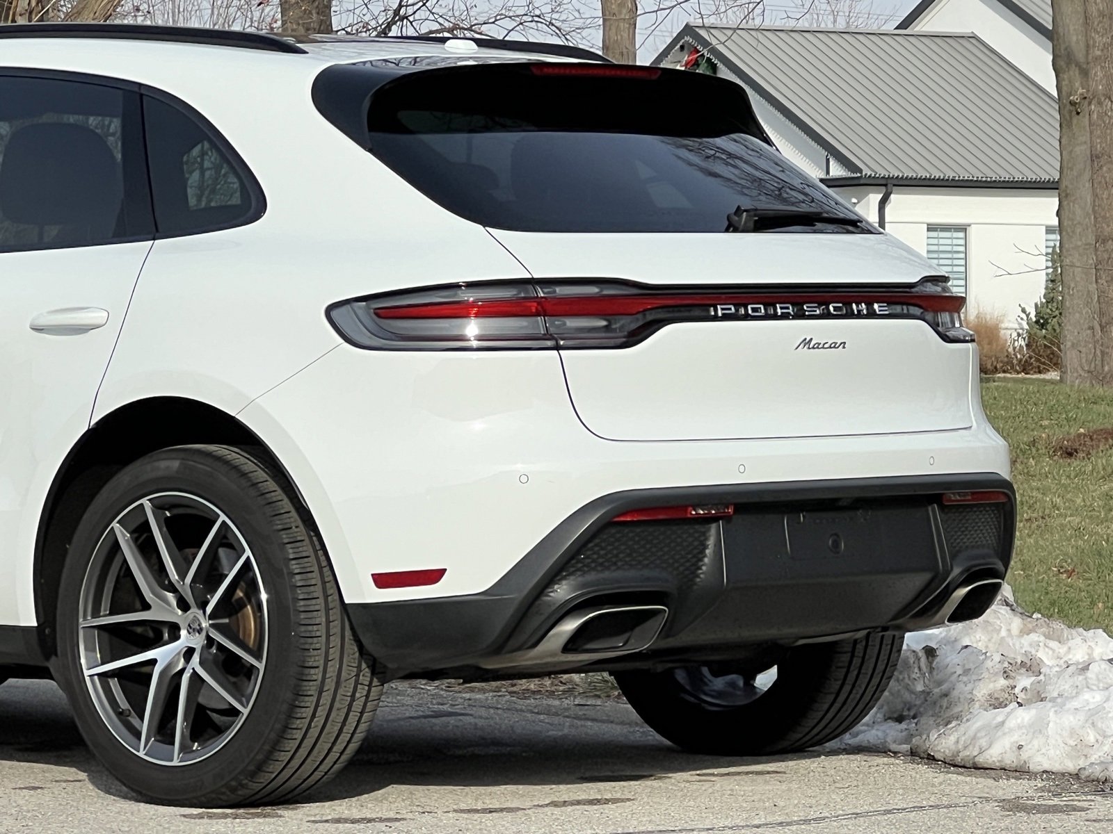 Certified 2024 Porsche Macan image 9