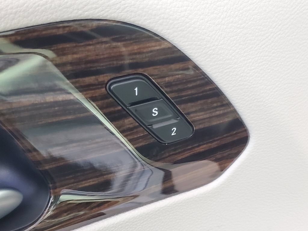 Used 2024 Chrysler Pacifica Limited AWD/4WD image 10