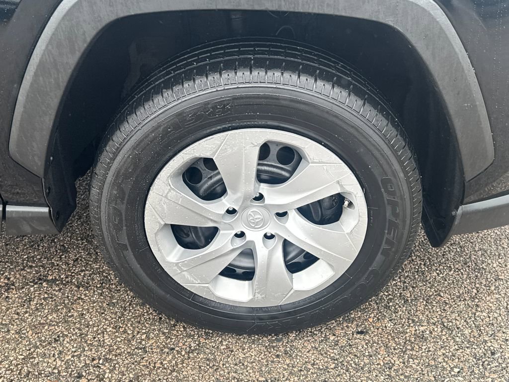 Used 2024 Toyota RAV4 LE image 40