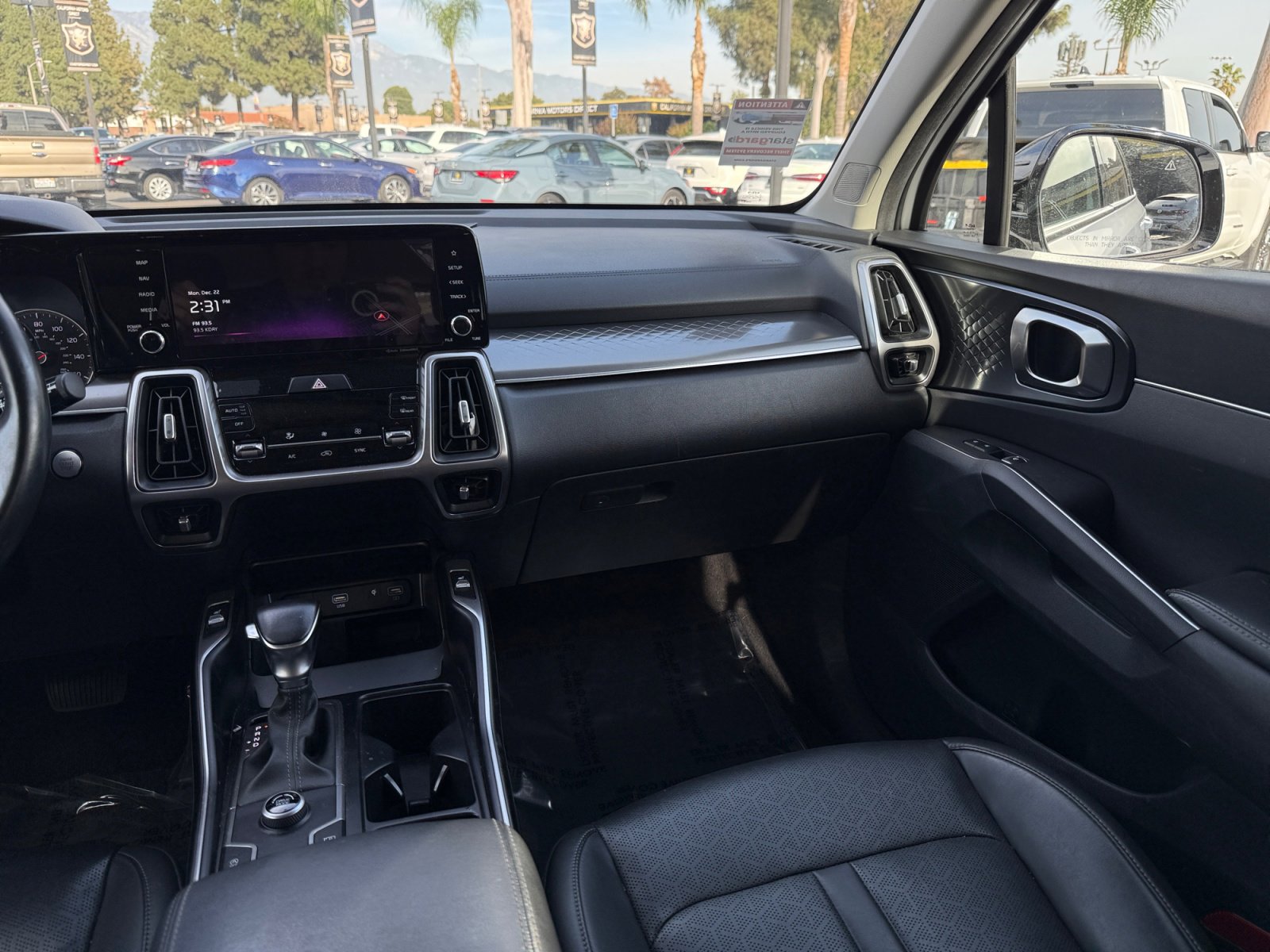 Used 2023 Kia Sorento S image 25