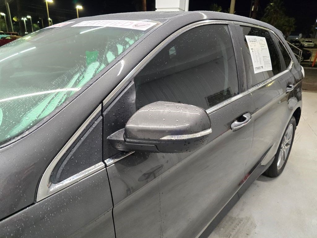 Used 2018 Ford Edge Titanium w/ Equipment Group 302A AWD/4WD image 11