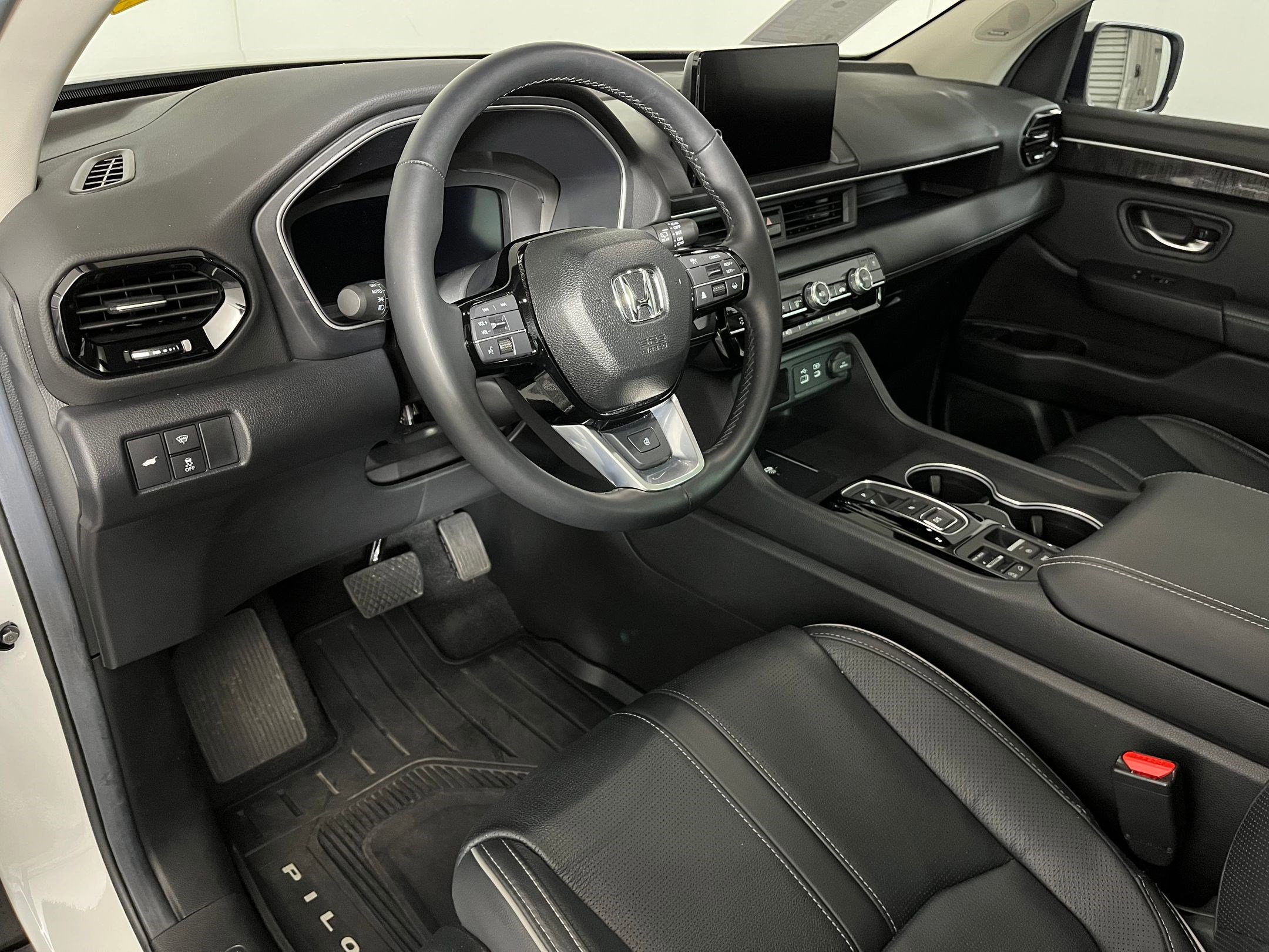 Certified 2025 Honda Pilot Elite image 3