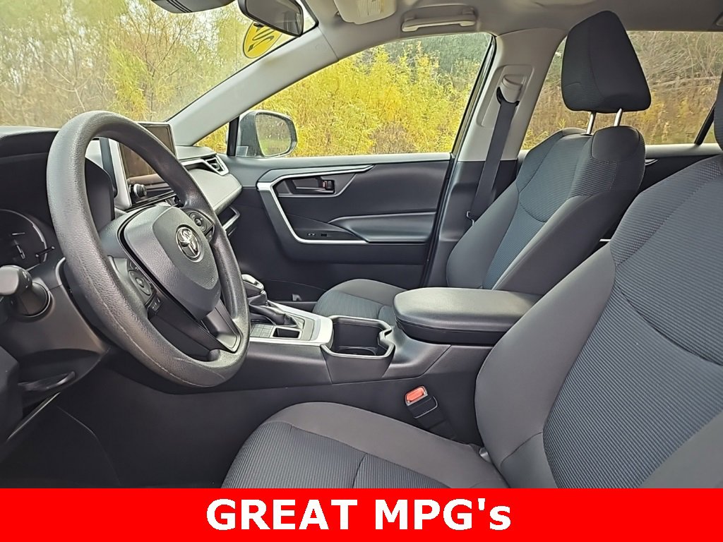 Used 2024 Toyota RAV4 LE image 4
