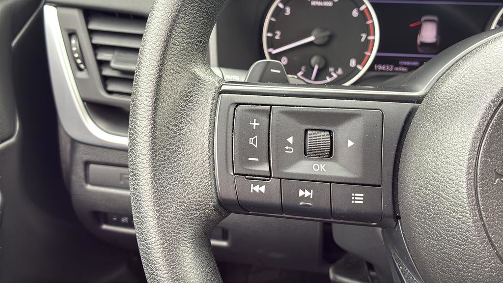 Used 2024 Nissan Rogue S image 26