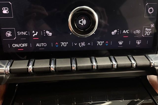 Used 2025 GMC Yukon Denali image 31