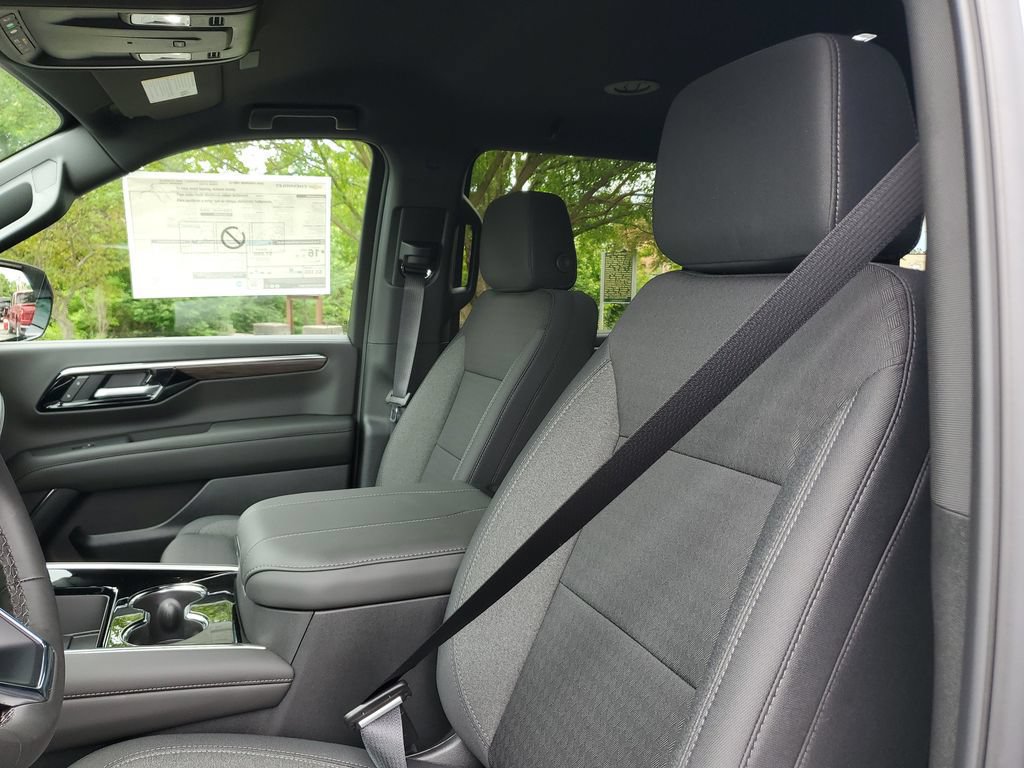 New 2026 Chevrolet Suburban LS w/ LPO, Dark Essentials Package AWD/4WD image 22