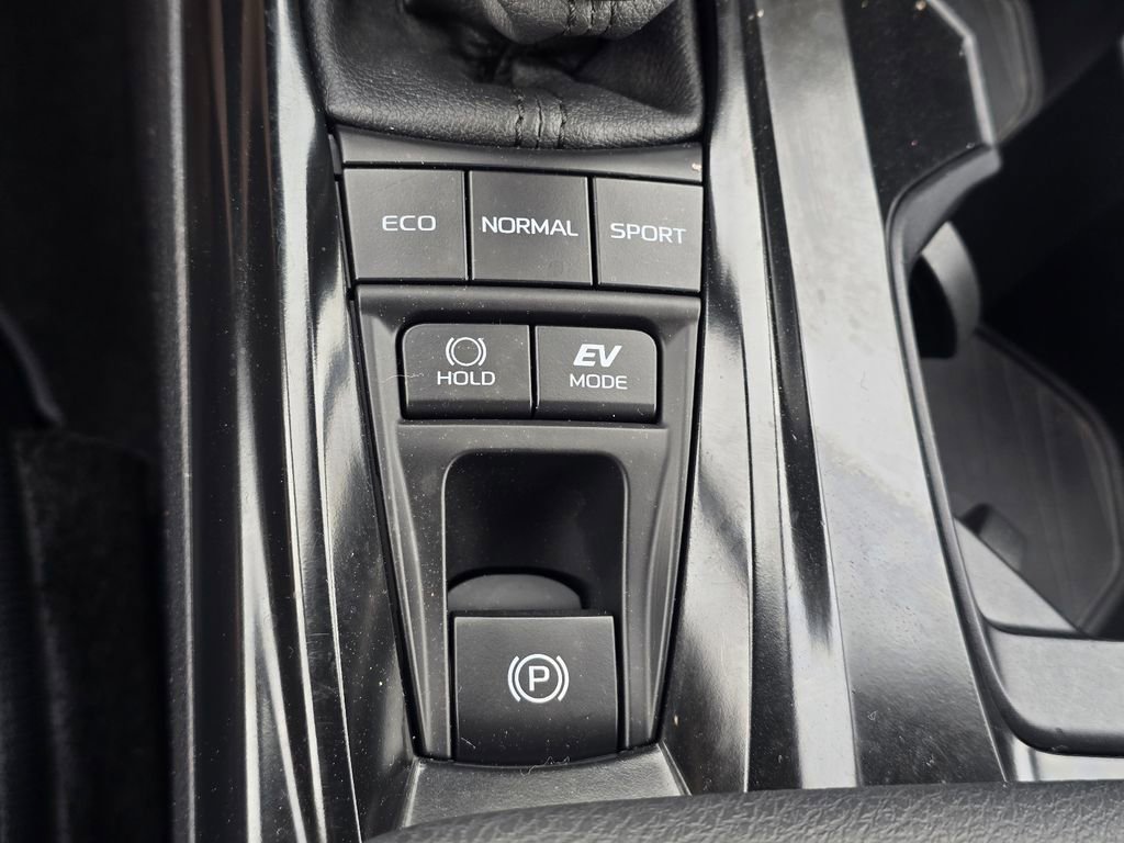 Used 2025 Toyota Camry SE w/ Convenience Package image 21