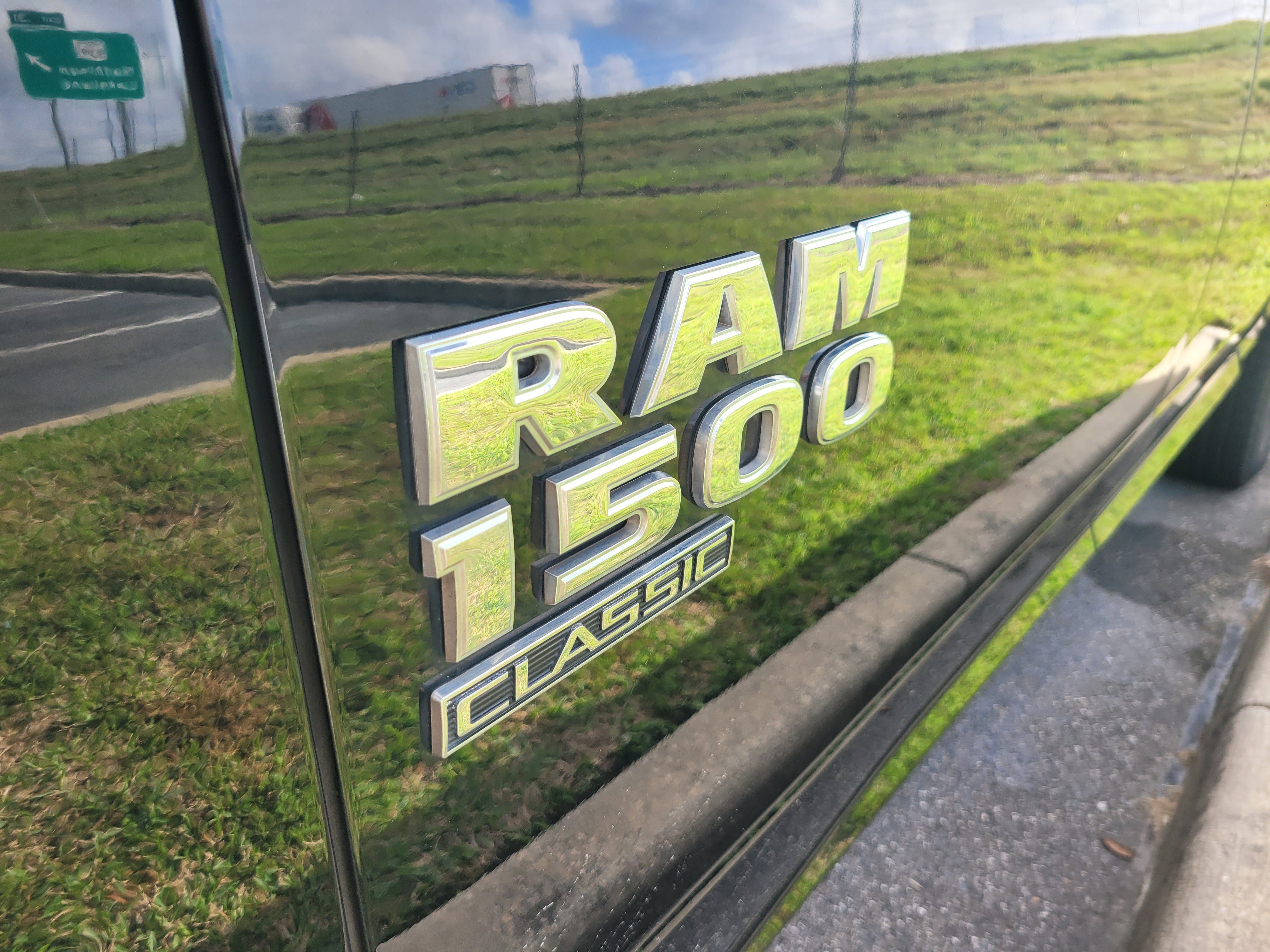 Used 2022 RAM 1500 Classic SLT image 9