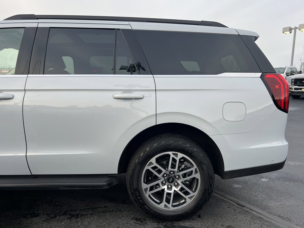 Certified 2025 Ford Expedition Active image 9