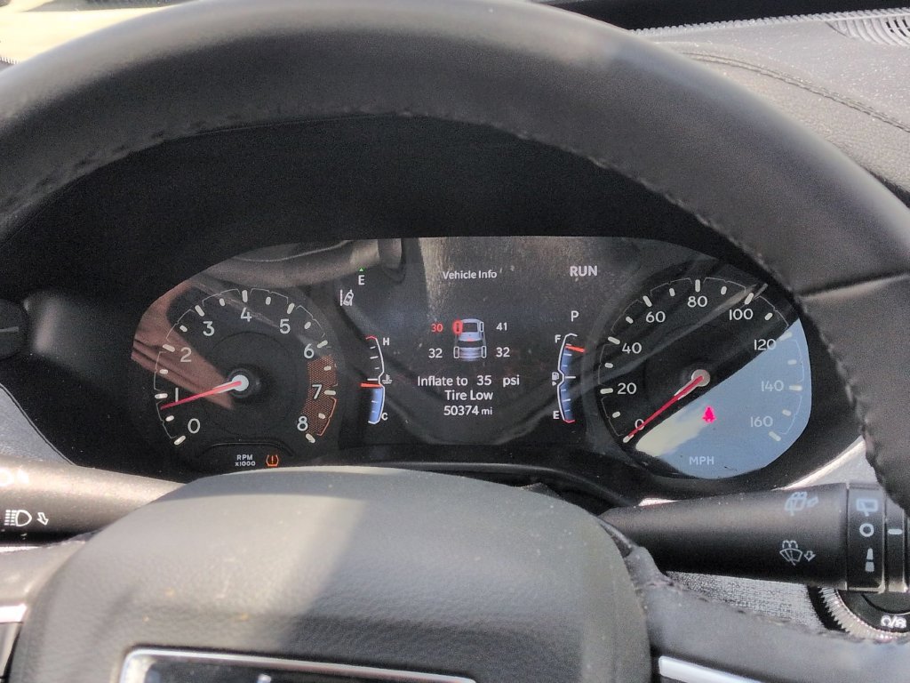 Used 2025 Jeep Compass Latitude AWD/4WD image 16