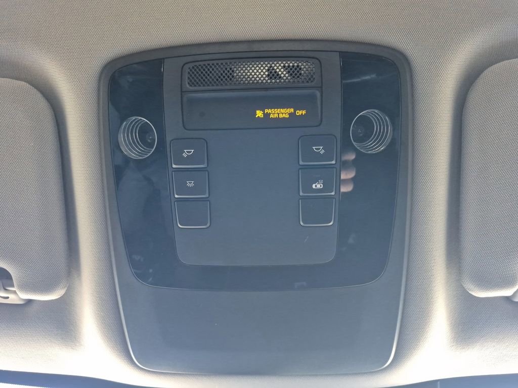 Used 2023 Kia Carnival LX image 27