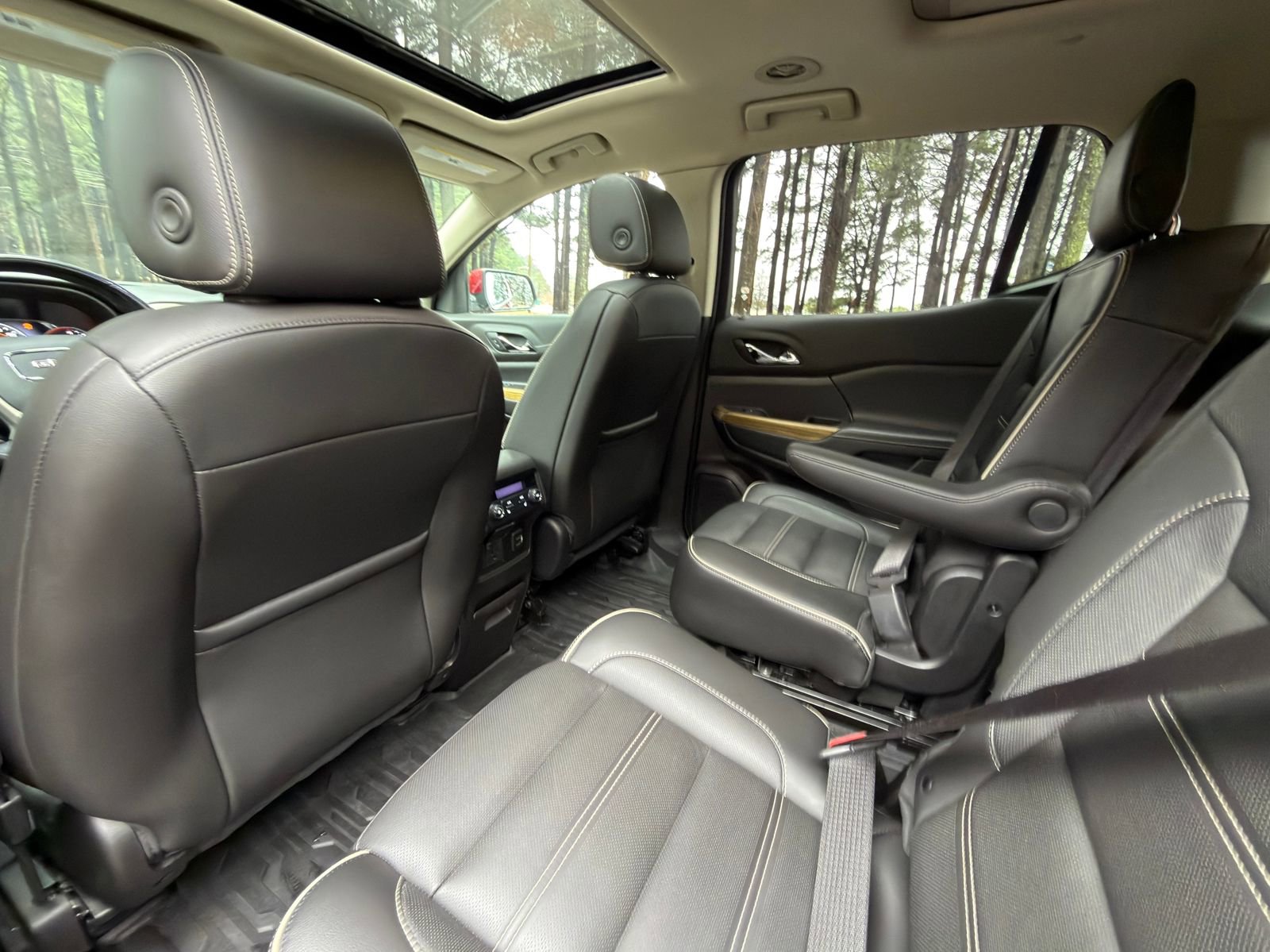 Used 2019 GMC Acadia Denali w/ Technology Package FWD image 14