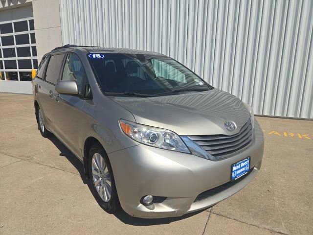 Used 2015 Toyota Sienna XLE image 2