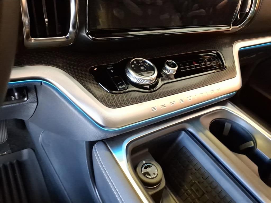 New 2025 Ford Expedition Platinum w/ Stealth Performance Package image 15