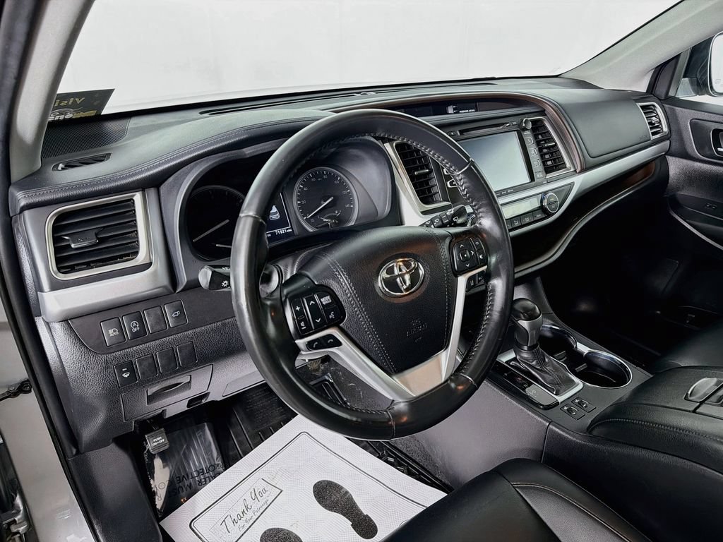 Used 2019 Toyota Highlander XLE AWD/4WD image 9