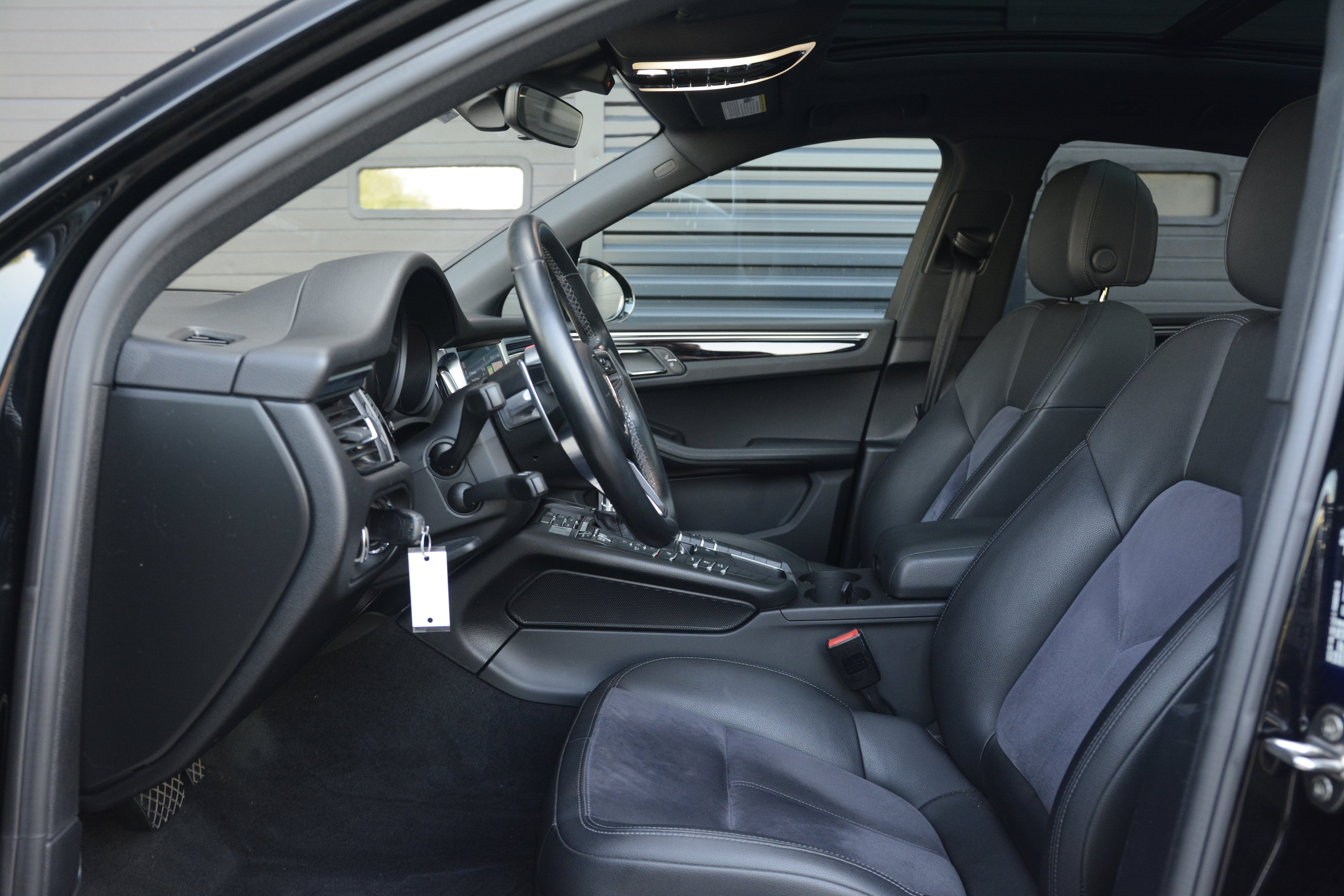Certified 2019 Porsche Macan AWD/4WD image 15