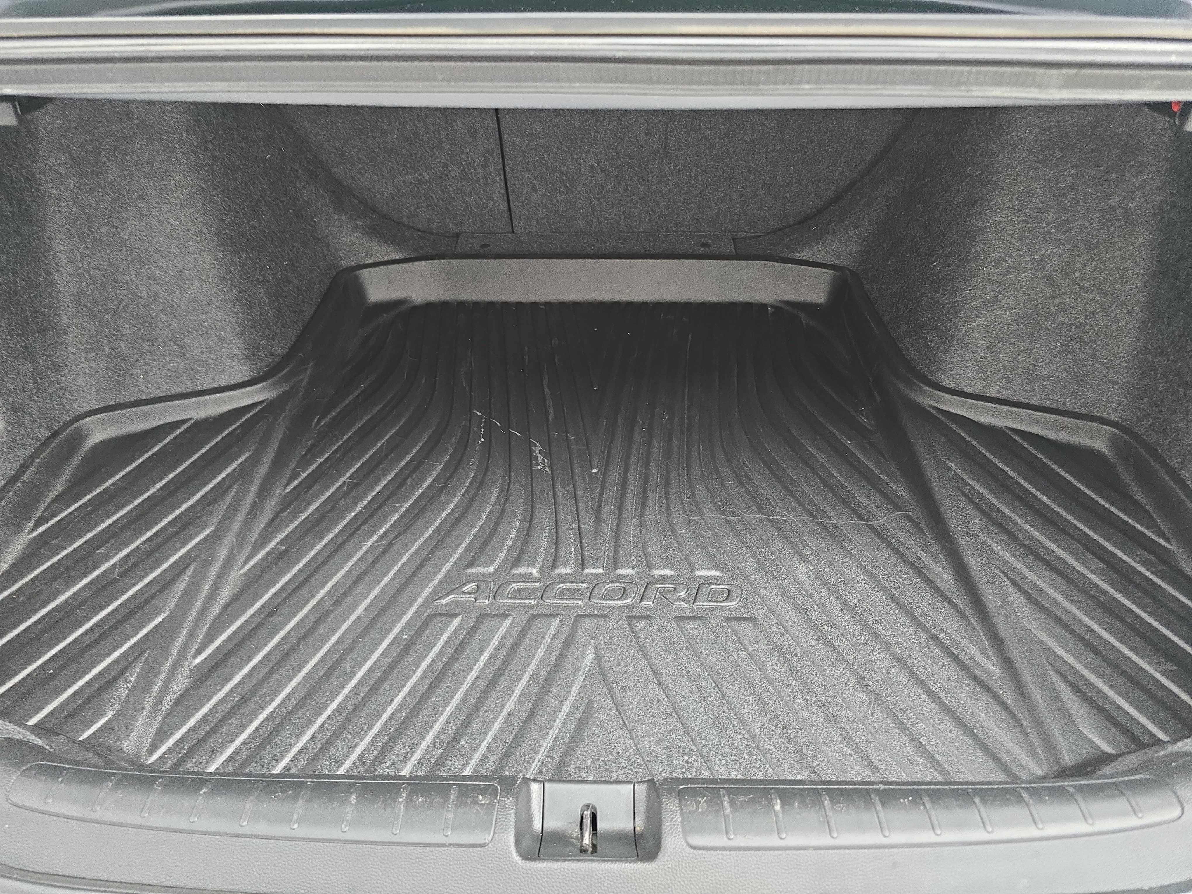 Used 2022 Honda Accord Touring image 12