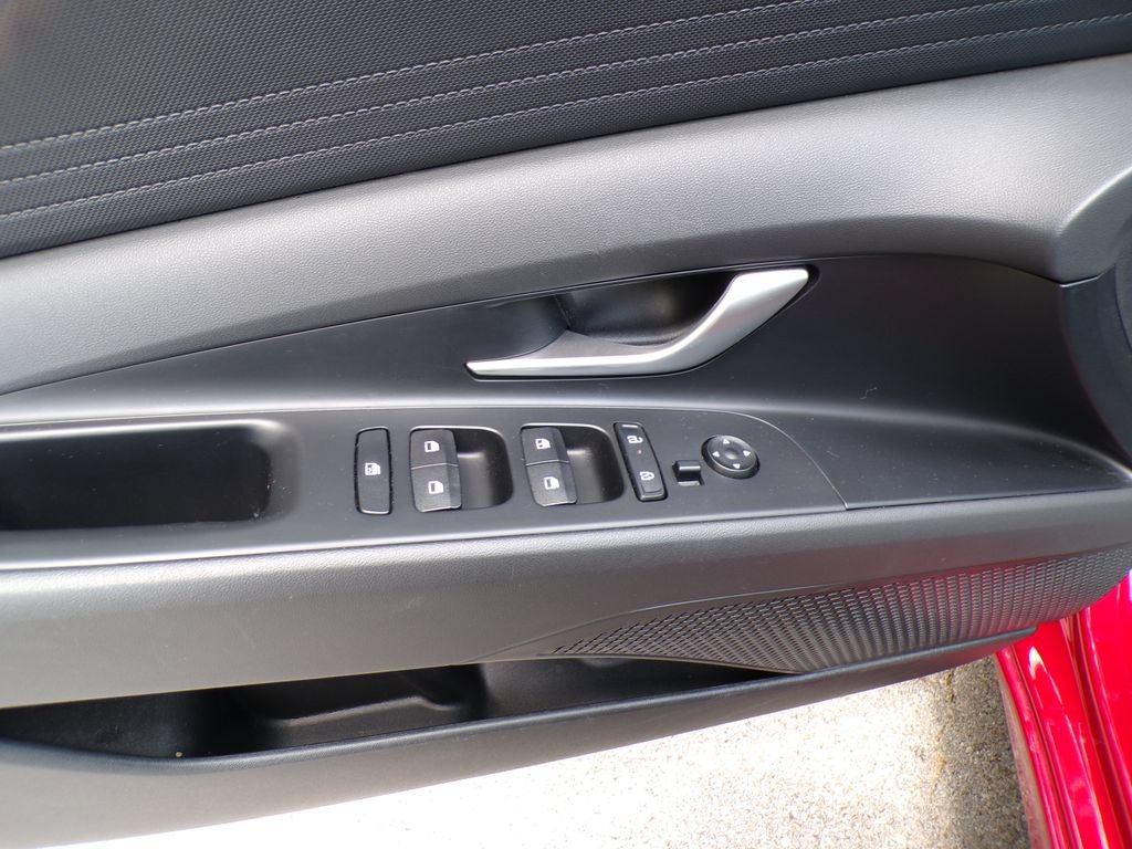 Certified 2025 Hyundai Elantra SE FWD image 23