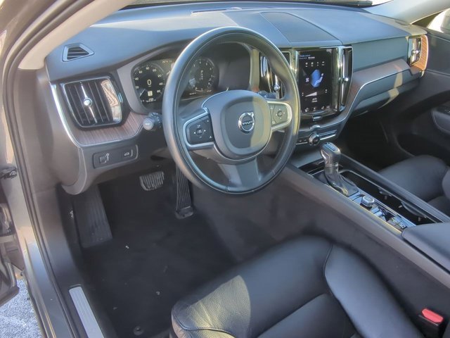 Used 2021 Volvo XC60 T5 Momentum w/ Protection Package image 9