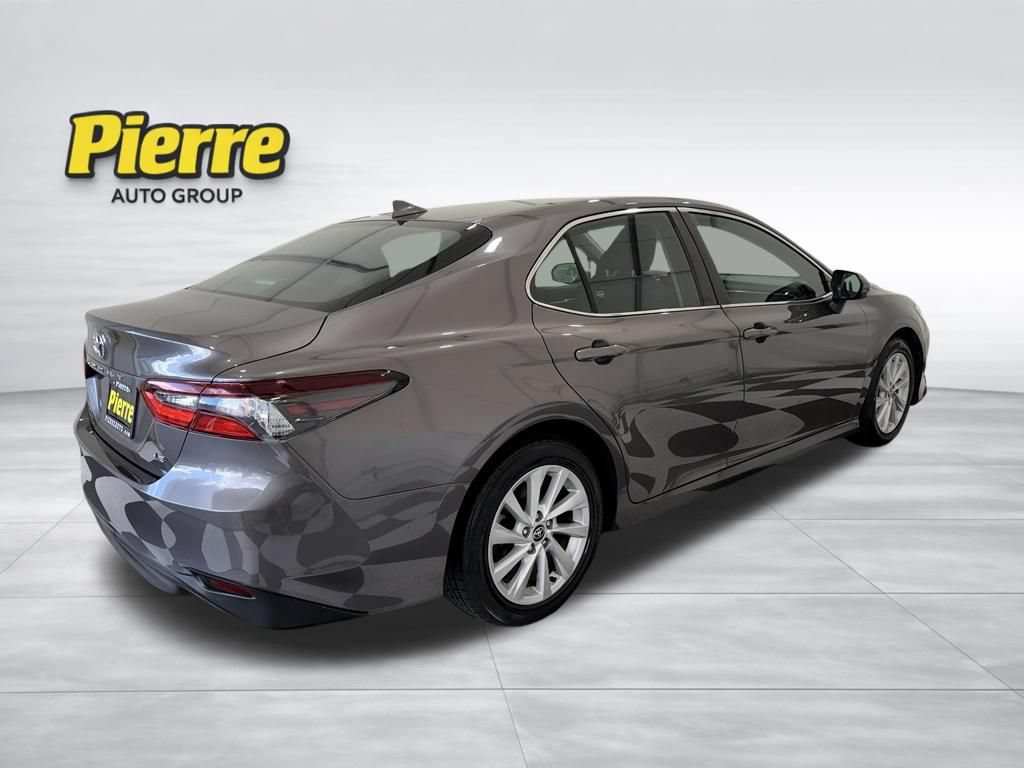 Used 2022 Toyota Camry LE FWD image 5