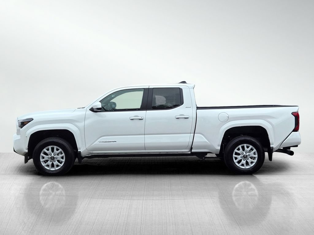 Used 2025 Toyota Tacoma SR5 AWD/4WD image 7