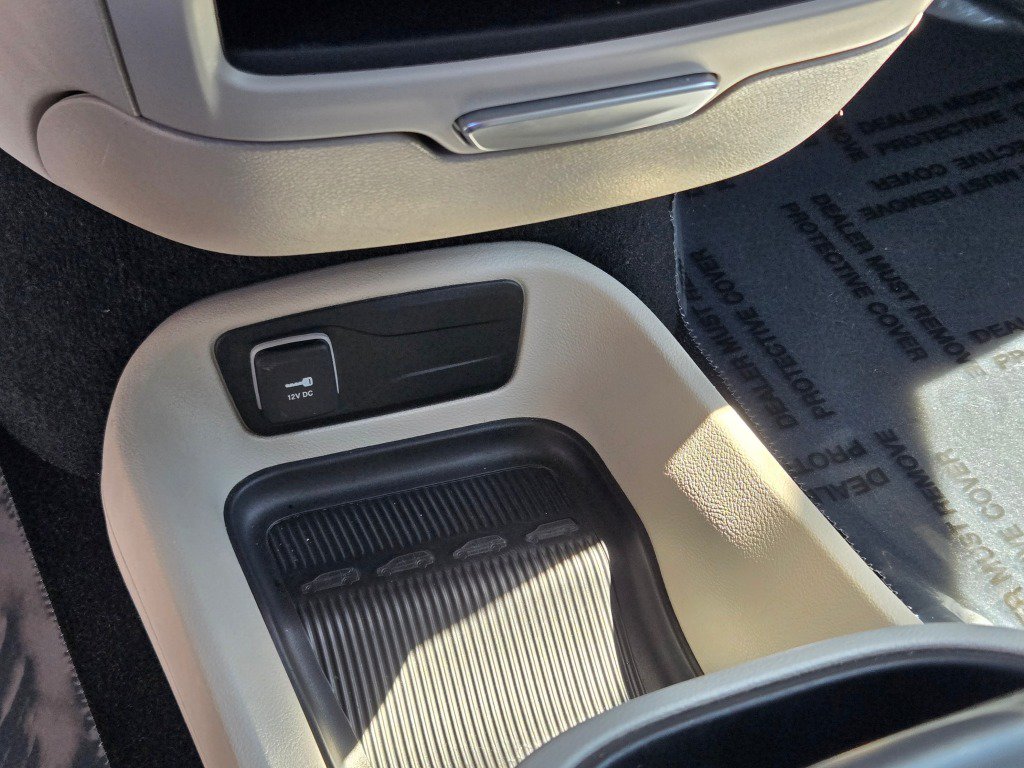 Used 2024 Chrysler Pacifica Limited FWD image 30