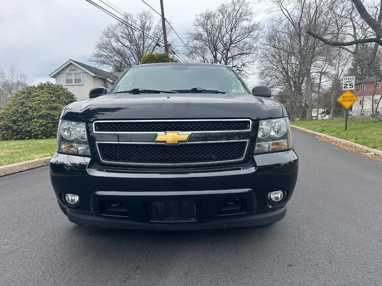 Used 2013 Chevrolet Suburban LT image 3
