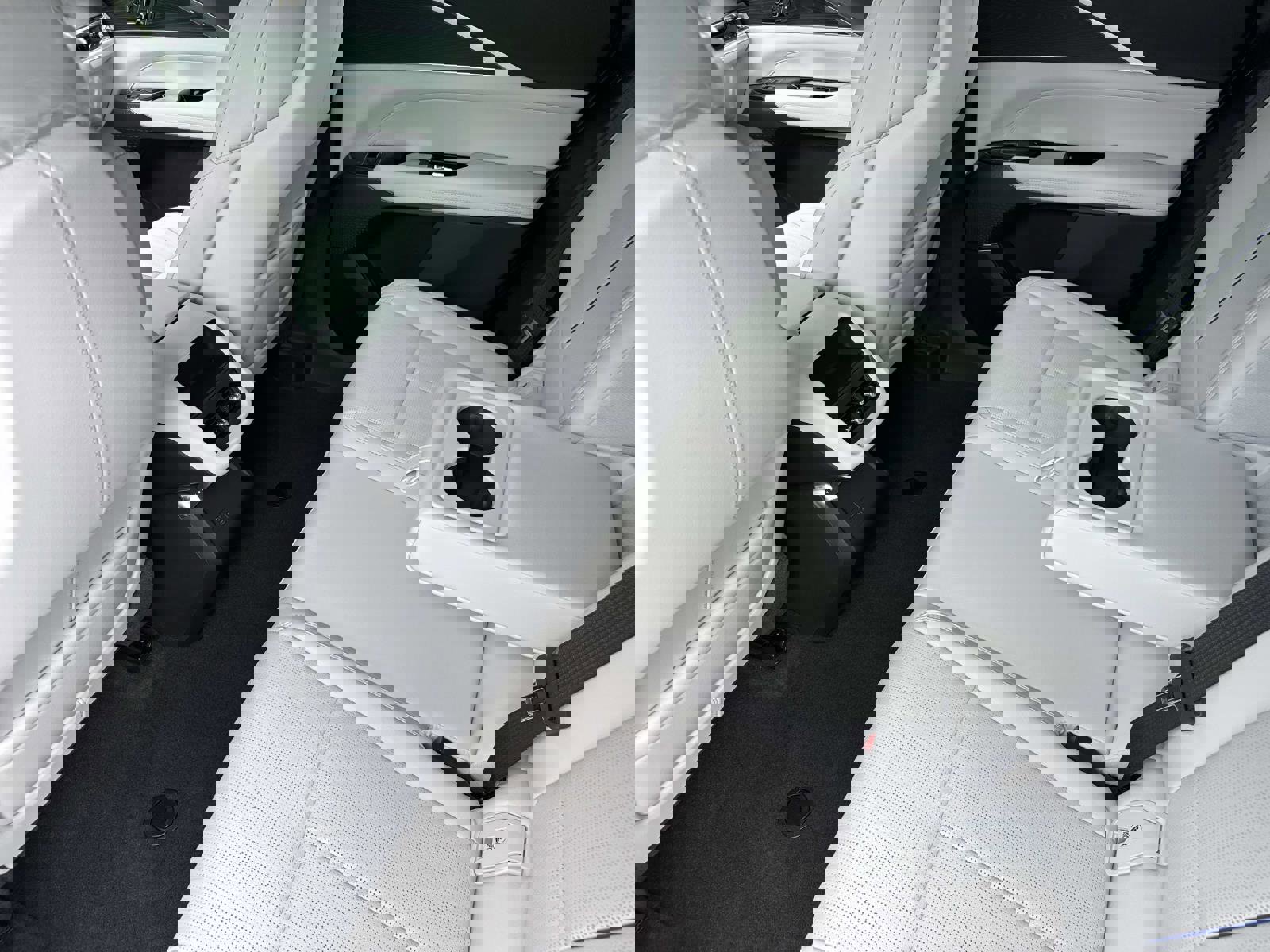 New 2026 Cadillac Lyriq Luxury image 14