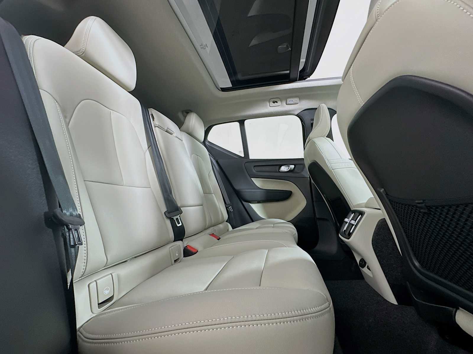 New 2026 Volvo XC40 B5 Plus w/ Protection Package Premier image 26